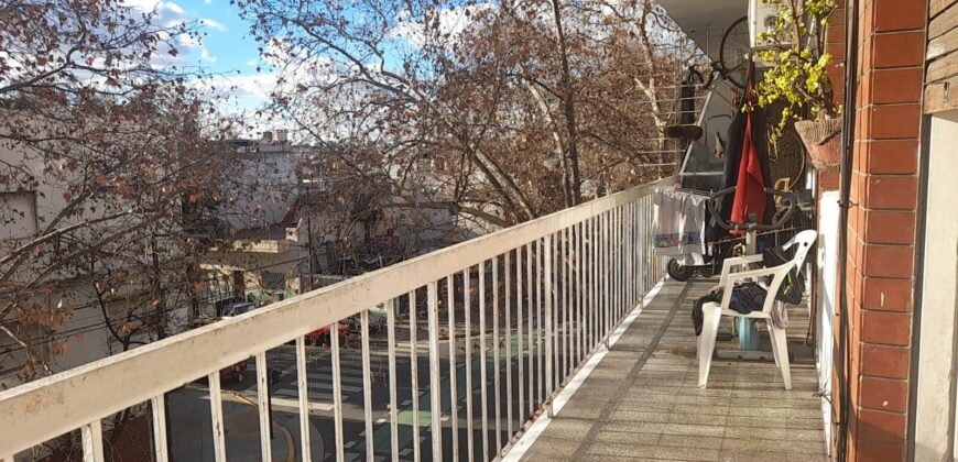 VENTA BOLIVIA al 2000 PISO 3 AL FRENTE