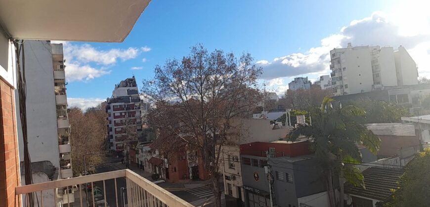 VENTA BOLIVIA al 2000 PISO 3 AL FRENTE